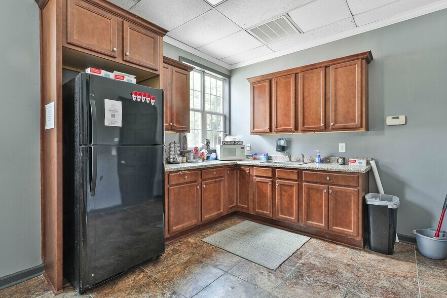 More Photos Of 147 Jackson St, Newnan Freestanding For Lease