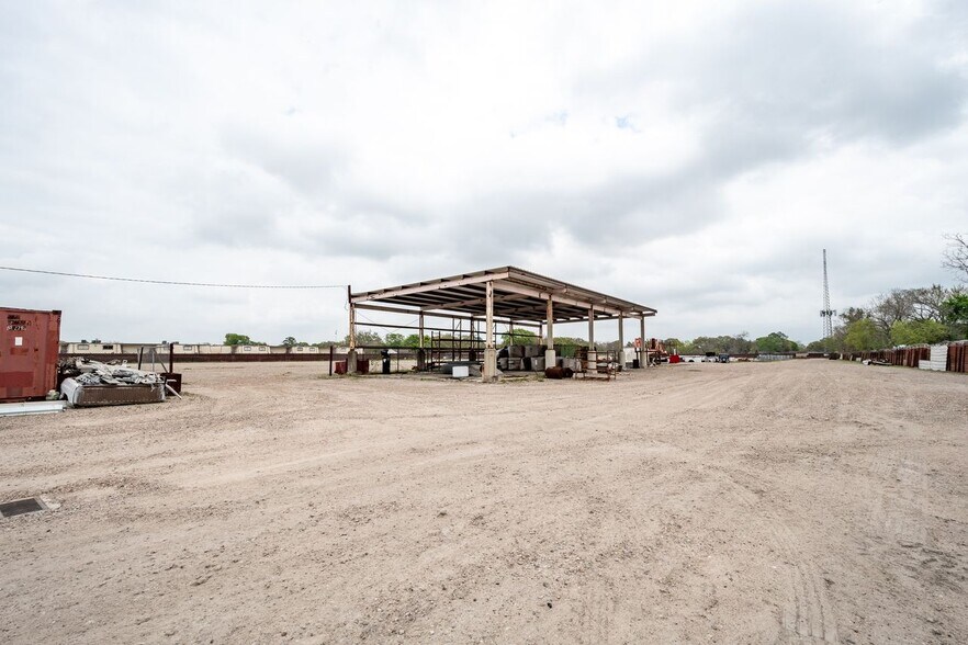 More Photos Of 2133 Shaver St, Pasadena Distribution For Sale