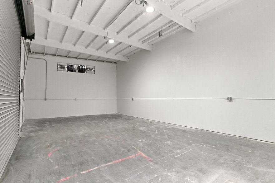 More Photos Of 21602-21612 Western Blvd, Hayward Service For Lease