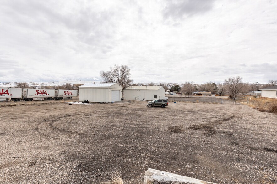 More Photos Of 1120 Chestnut St, Carlin Light Distribution For Sale