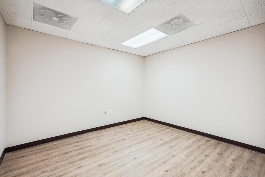 More Photos Of 9522 State Route 29, Fairfax Loft Creative Space For Sale