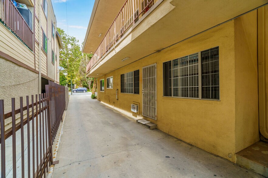 More Photos Of 300 E Garfield Ave, Glendale Apartments For Sale