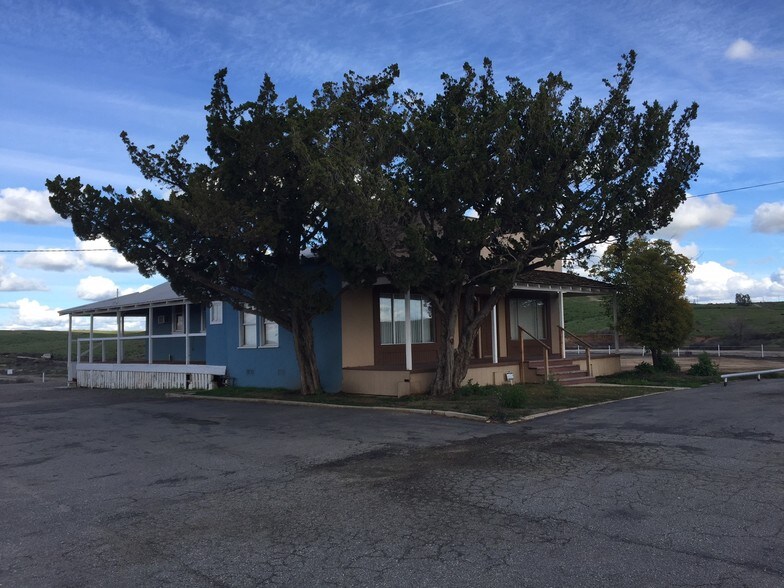 More Photos Of 18400 Highway 65, Bakersfield Warehouse For Lease