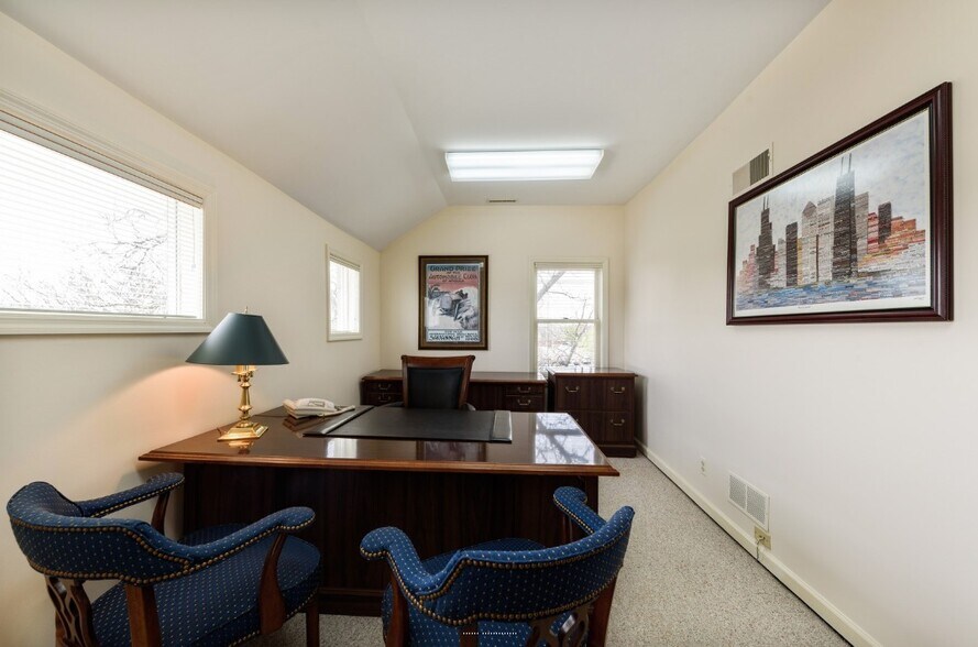 More Photos Of 126 S Northwest Hwy, Barrington Office For Sale