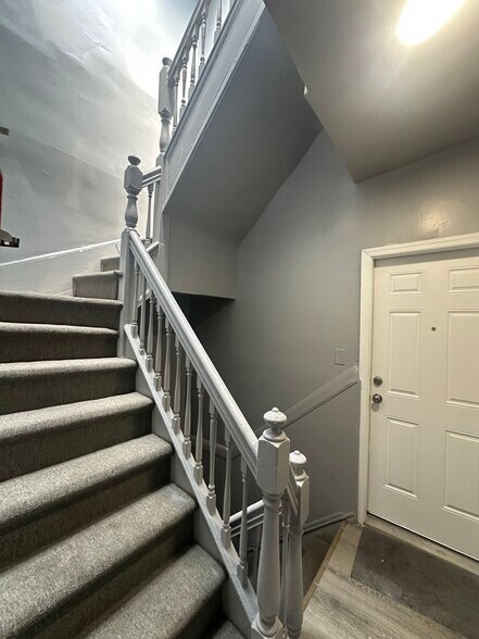 More Photos Of 204 Parkhurst St, Newark Apartments For Sale