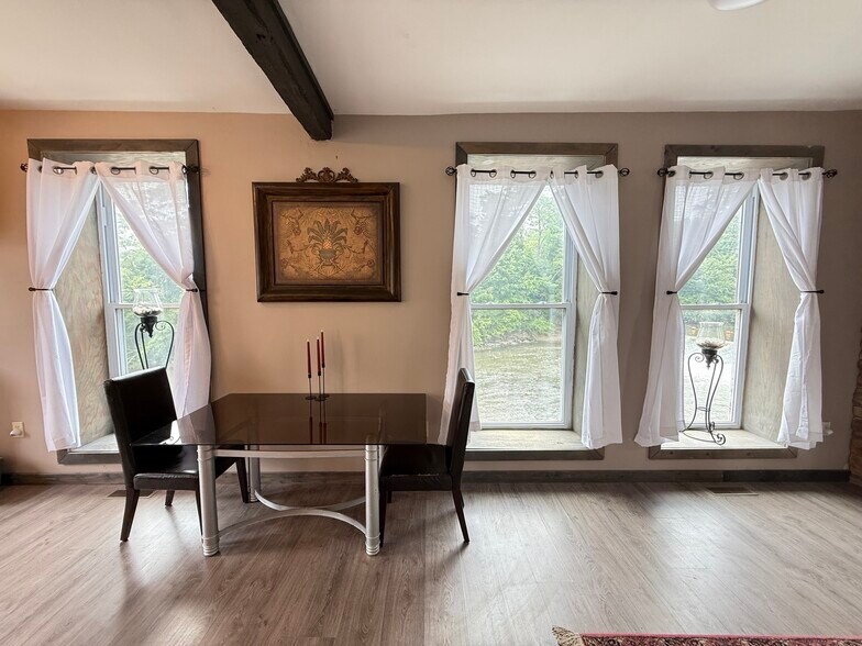 More Photos Of 121 Water St, Albany General Retail For Sale