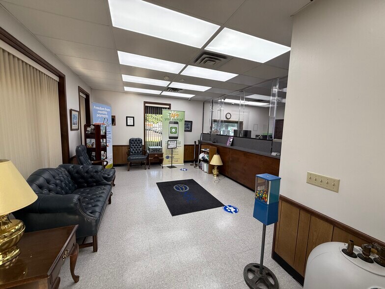 More Photos Of 202 Broad st, Hemingway Office For Sale