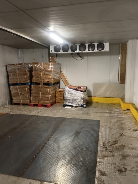 More Photos Of 141 Lake Ave, Staten Island Refrigeration Cold Storage For Lease