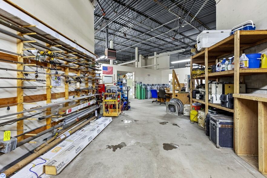 More Photos Of 2 New Pasture Rd, Newburyport Light Manufacturing For Sale