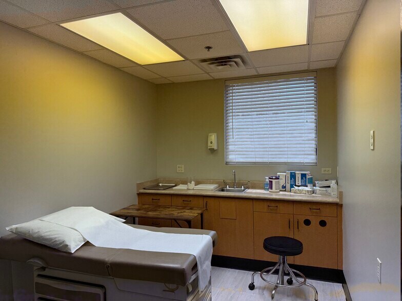 More Photos Of 604 W Warner Rd, Chandler Medical For Sale