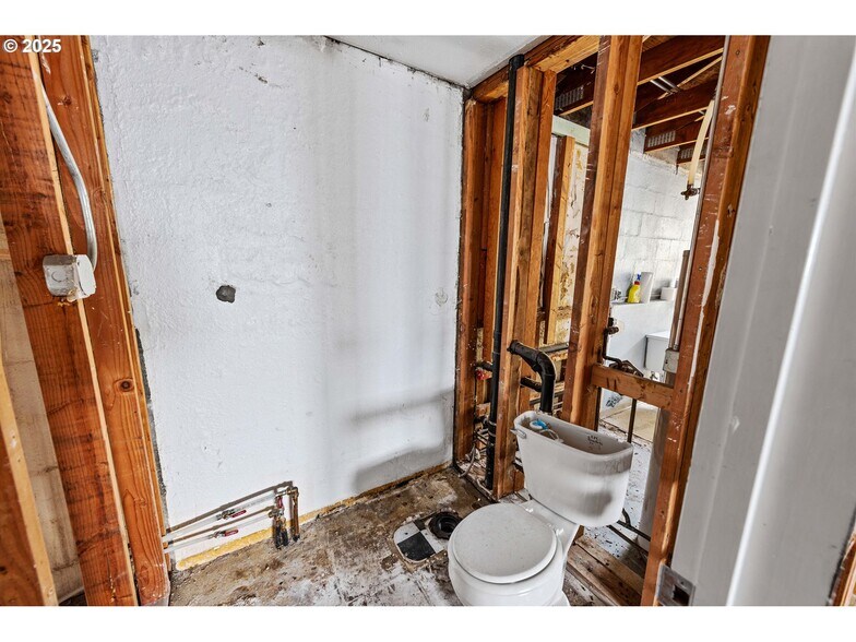 More Photos Of 2235 Broadway Ave, North Bend General Retail For Sale