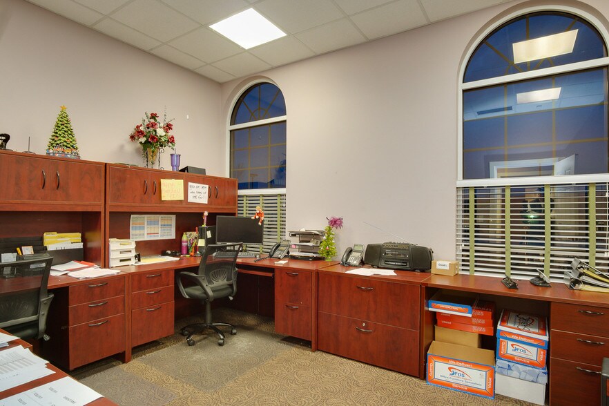 More Photos Of 8120 Garnet Dr, Dayton Medical For Sale