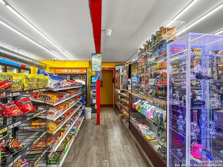 More Photos Of 702 Avenue H, Poteet Freestanding For Sale