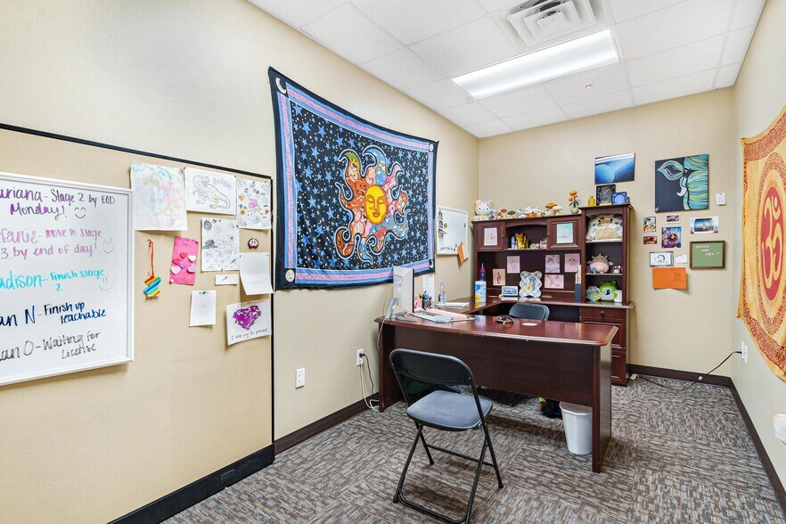 More Photos Of 1904 Thomas Ave, Leesburg Office For Lease