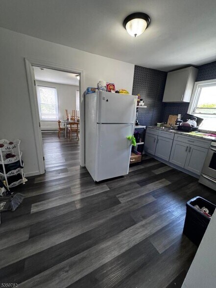 More Photos Of 119 W Broadway, Paterson Flex For Sale