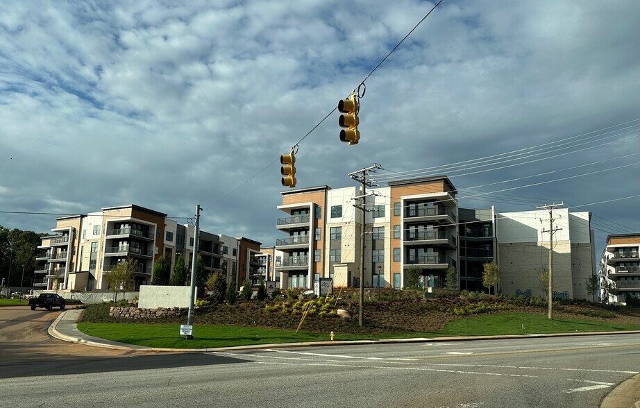 Primary Photo Of 2702 Pelham Rd, Greenville Apartments For Lease