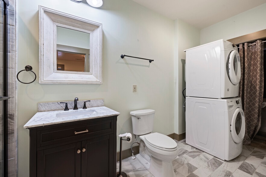 More Photos Of 226 W Washington St, Madison Freestanding For Sale
