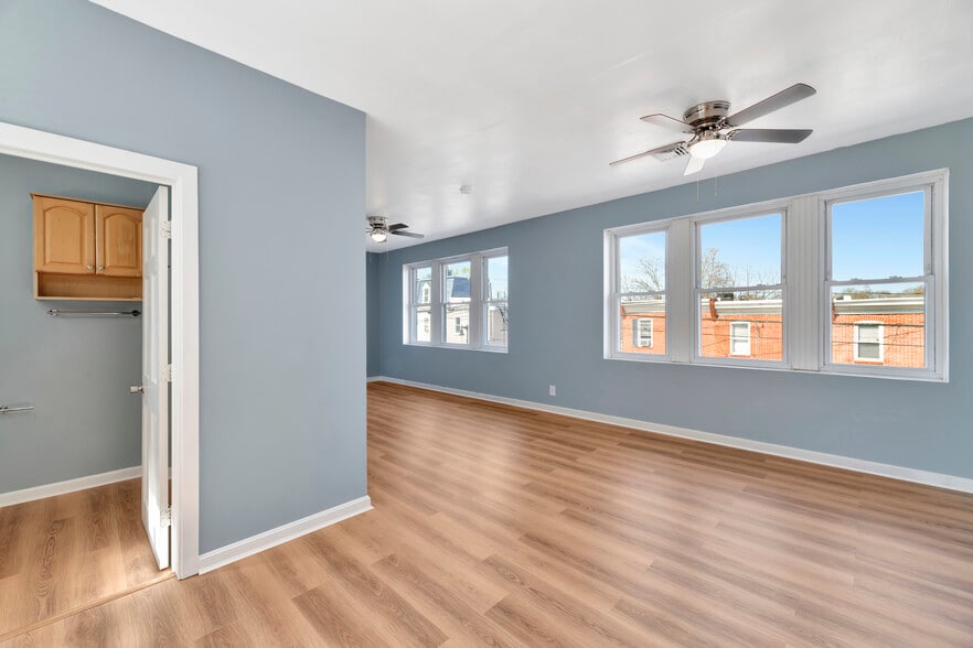 More Photos Of 804 N Lincoln St, Wilmington Storefront Retail Residential For Sale