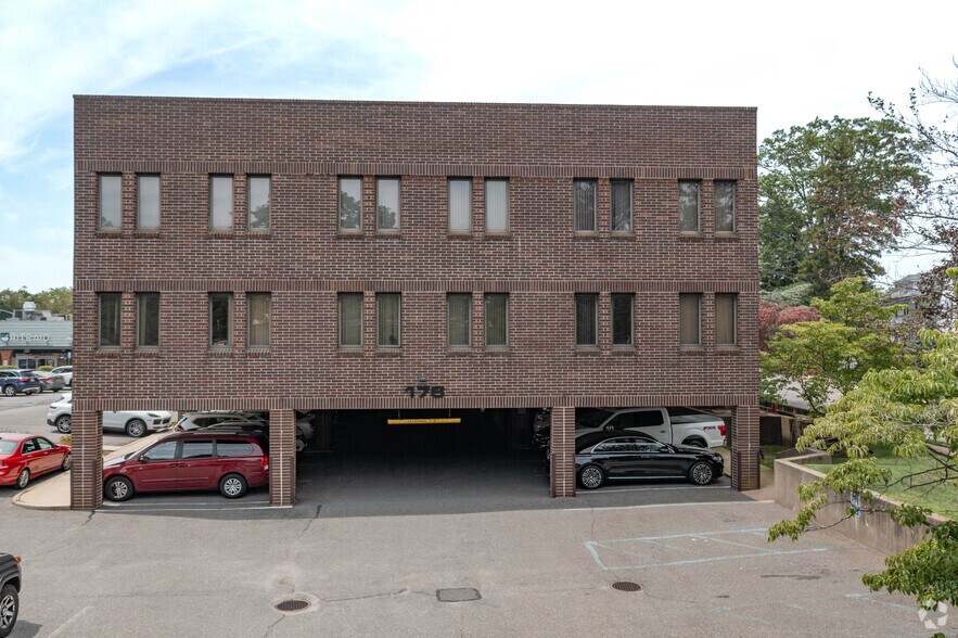 More Photos Of 176 N Village Ave, Rockville Centre Medical For Lease