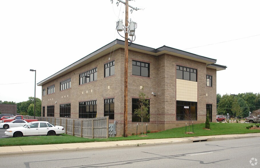 More Photos Of 6885 W 151st St, Overland Park Medical For Lease