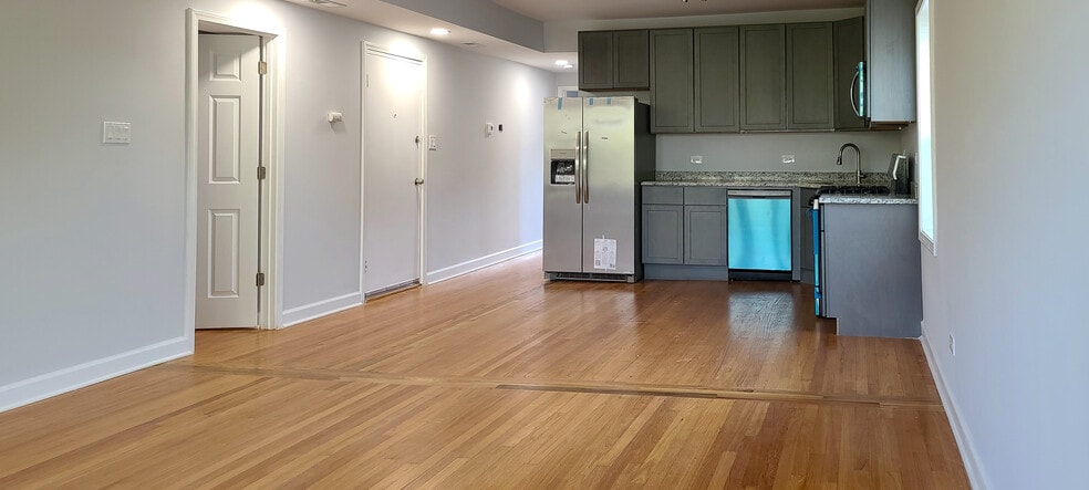 More Photos Of 619 E Groveland Park, Chicago Apartments For Sale