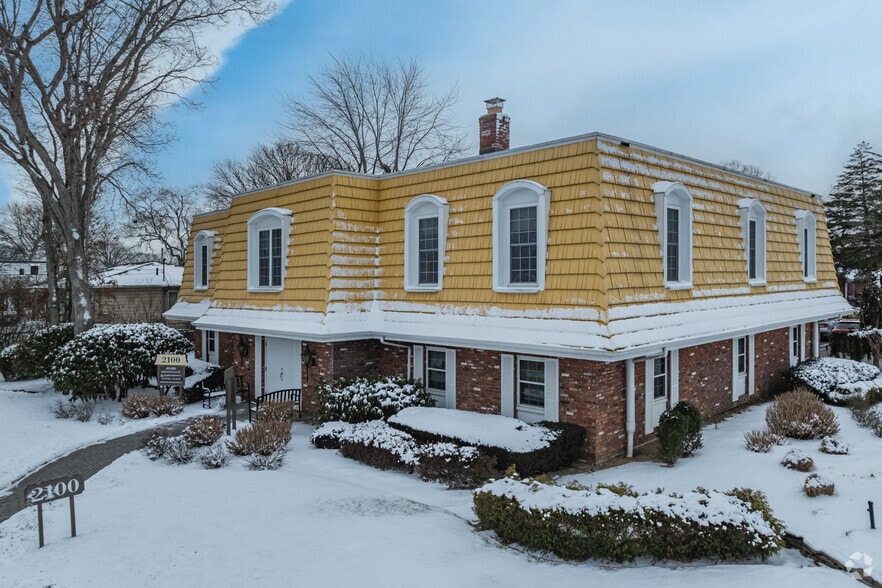 Primary Photo Of 2100 Deer Park Ave, Deer Park Office For Lease