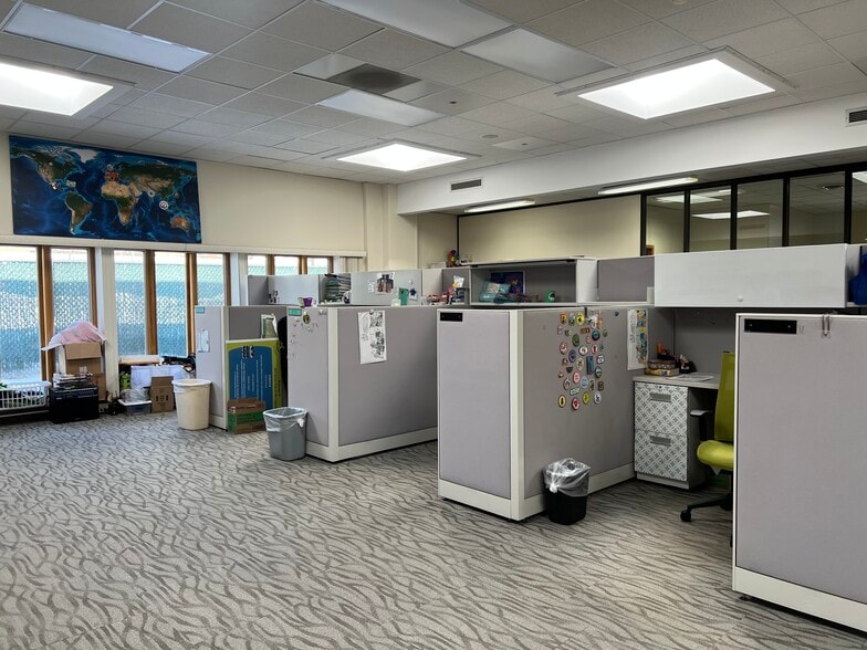 More Photos Of 8 Mountain View Ave, Colonie Office For Sale
