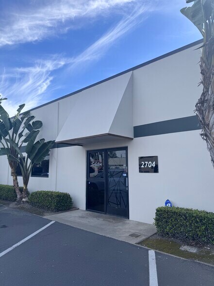 More Photos Of 2700-2722 S Grand Ave, Santa Ana Light Manufacturing For Lease
