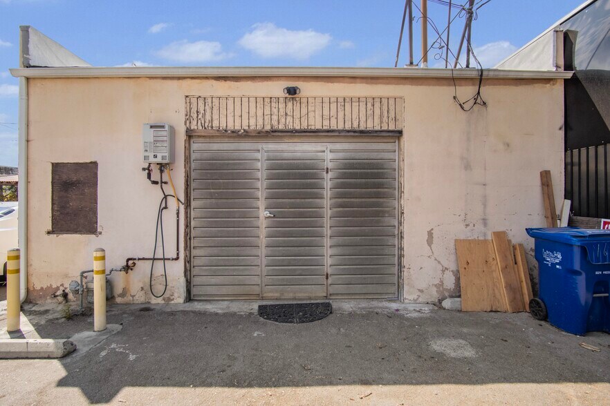 More Photos Of 1613 W Burbank Blvd, Burbank Storefront For Sale