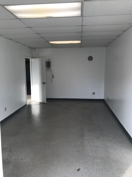 More Photos Of 17704 French Rd, Houston Industrial For Lease