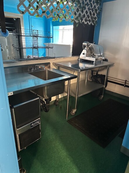 More Photos Of 650 Middle Tpke, Storrs Mansfield Freestanding For Lease