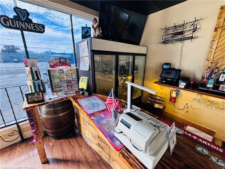 More Photos Of 407 N Ridgewood Dr, Sebring Convenience Store For Sale