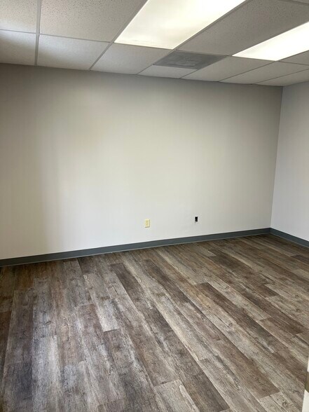 More Photos Of 5671 Pidgeon Roost Rd, Memphis Warehouse For Lease