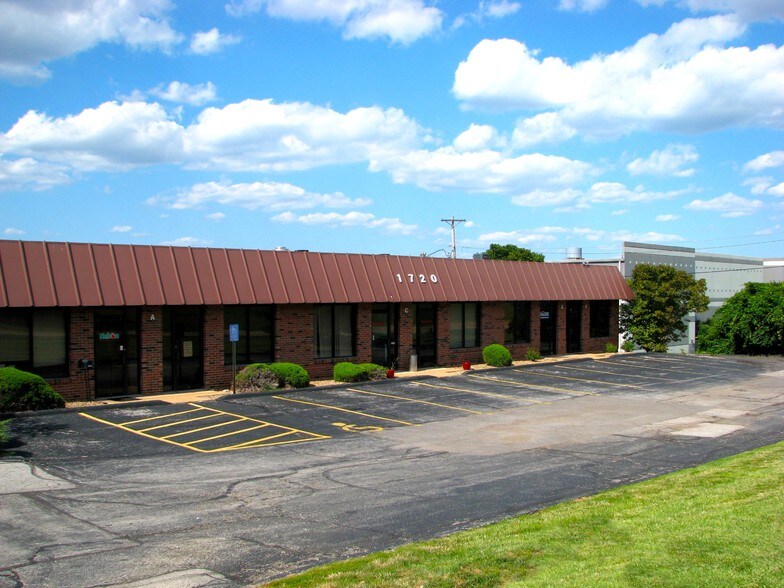 More Photos Of 1720-1736 Westpark Center Dr, Fenton Distribution For Lease