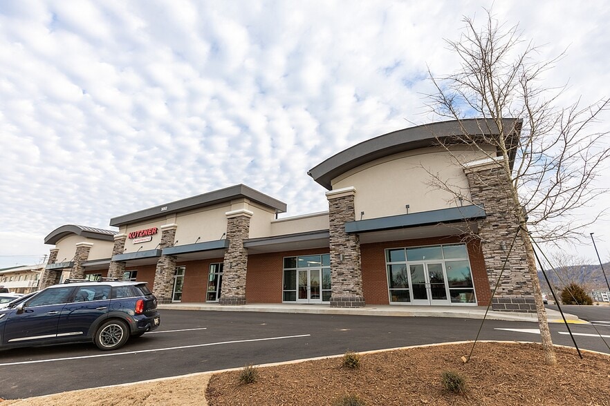 More Photos Of 5052 Old Buncombe Rd, Greenville Storefront Retail Office For Lease