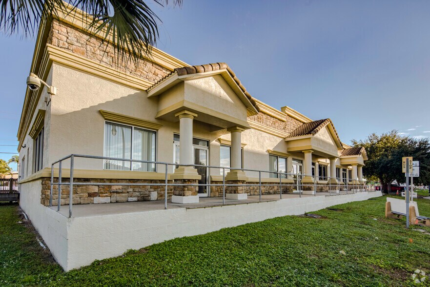 Primary Photo Of 4811 W Gandy Blvd, Tampa Storefront Retail Office For Lease