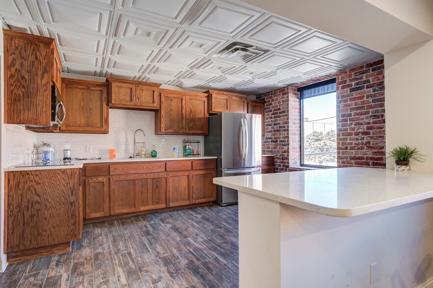 More Photos Of 1312 Texas Ave, Lubbock Office For Sale