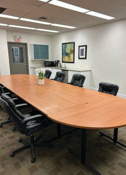 More Photos Of 1749 Portage Av, Winnipeg Office For Lease