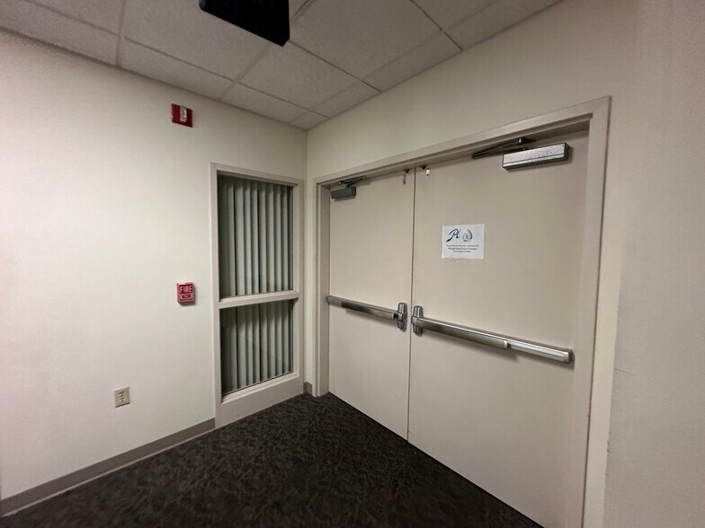 More Photos Of 707 S Main St, Burlington Manufacturing For Lease