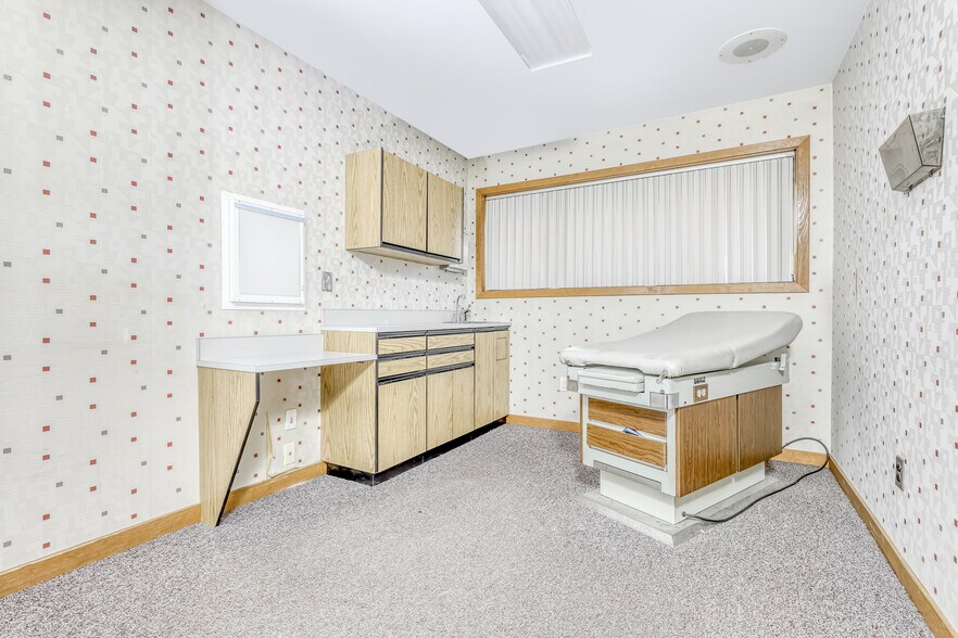 More Photos Of 8 Medical Park Dr, Pomona Medical For Sale