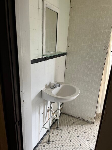 More Photos Of 503 Main St, Madison Hospitality For Sale