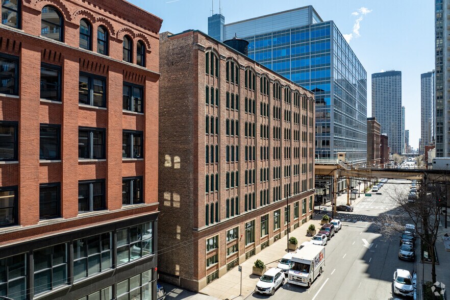 More Photos Of 560-566 W Lake St, Chicago Loft Creative Space For Lease