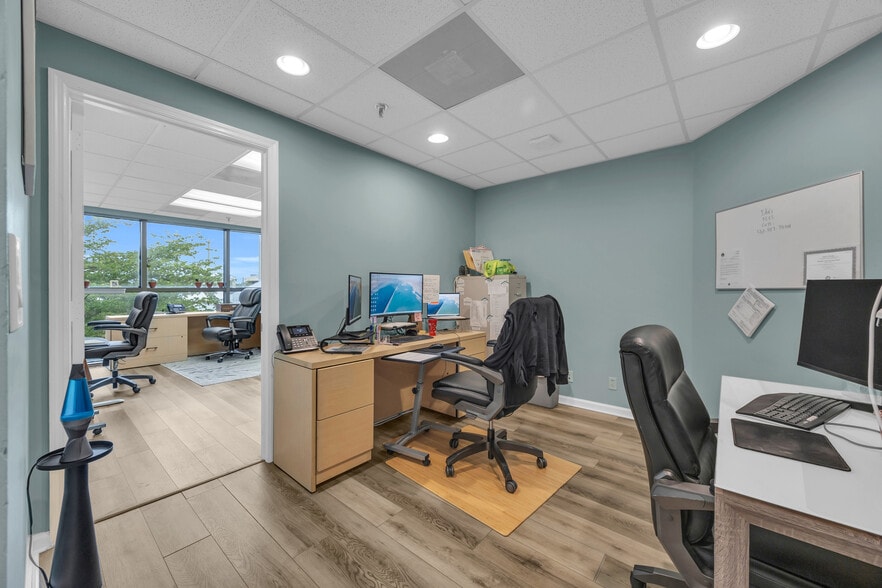 More Photos Of 631 US Highway 1, North Palm Beach Office For Sale