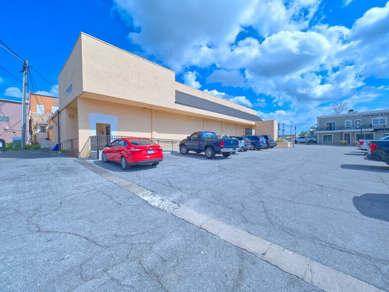 More Photos Of 18 S Main St, Brooksville Office For Lease