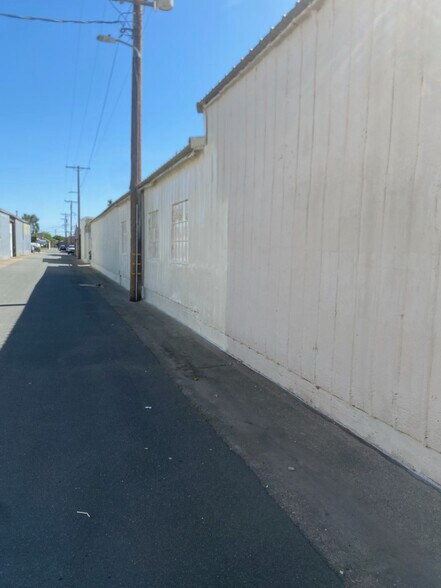 More Photos Of 10 Daisy Ave, Lodi Warehouse For Lease