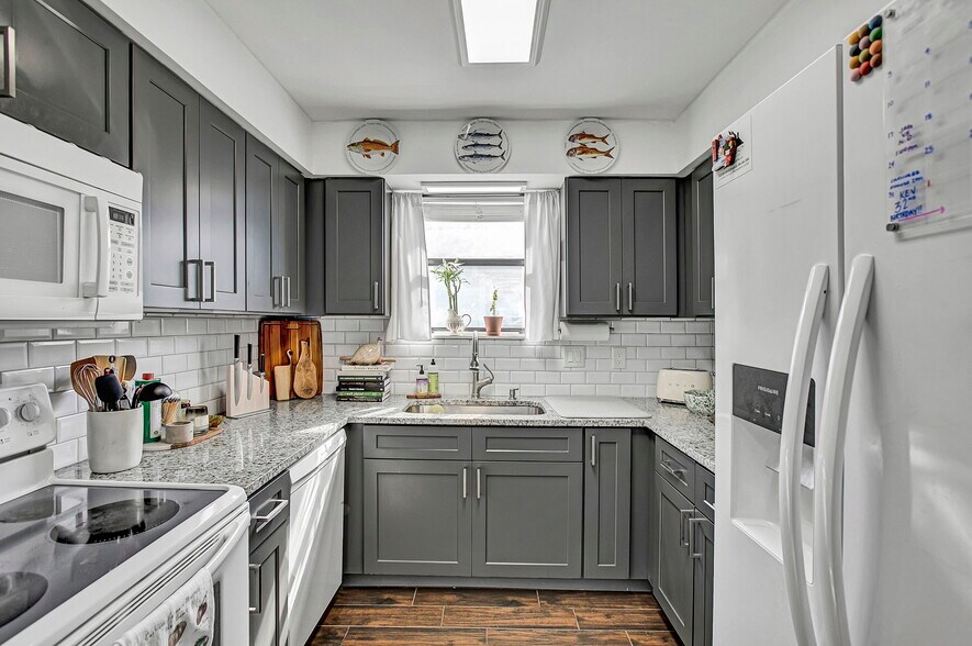 More Photos Of 725 7th S ave, Jacksonville Beach Multifamily For Sale