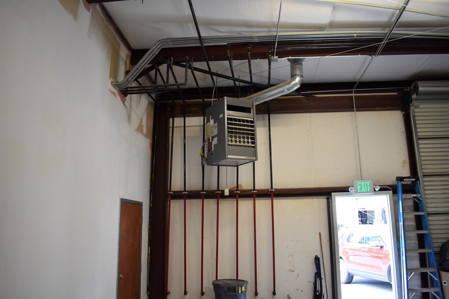 More Photos Of 4250 Keith Bridge Rd, Cumming Light Manufacturing For Lease