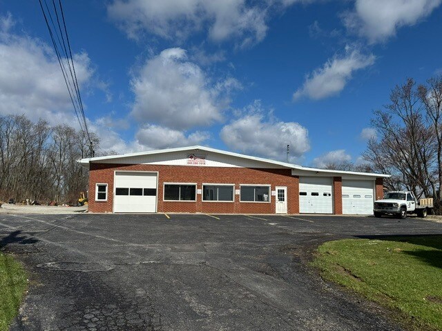 More Photos Of 554 Water St, Chardon Freestanding For Sale