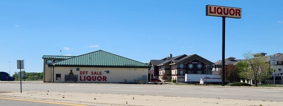 More Photos Of 2320 NW 43rd St, Owatonna Freestanding For Sale