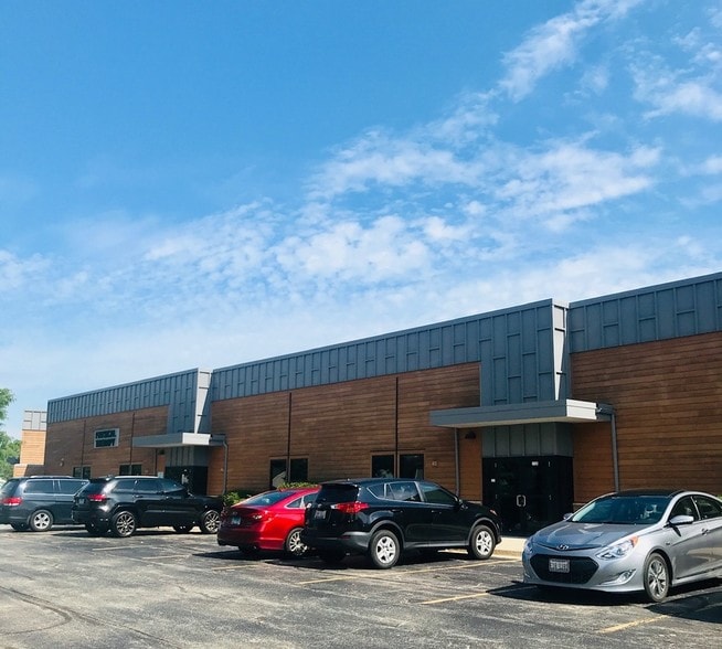 More Photos Of 1110-1124 Schick Rd, Bartlett Medical For Lease